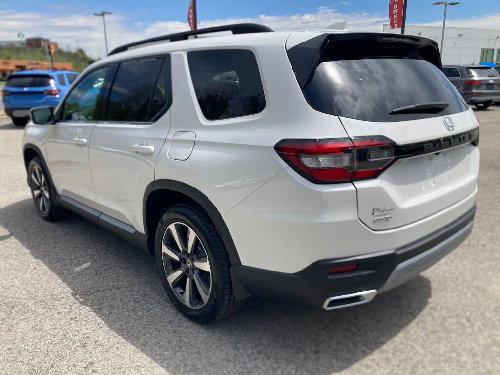 Used 2023 Honda Pilot Touring image 5