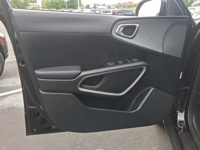 Used 2024 Kia Soul LX w/ Option Group 015 FWD image 12