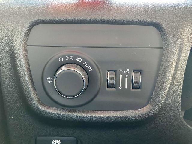 Used 2023 Jeep Grand Cherokee Laredo AWD/4WD image 22