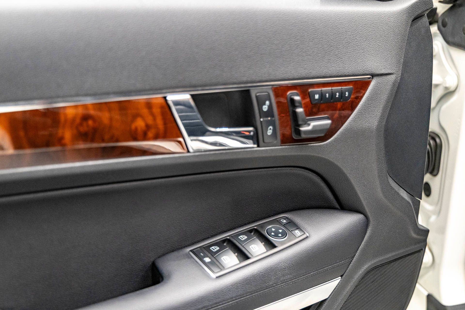 Used 2011 Mercedes-Benz E 550 Cabriolet image 32