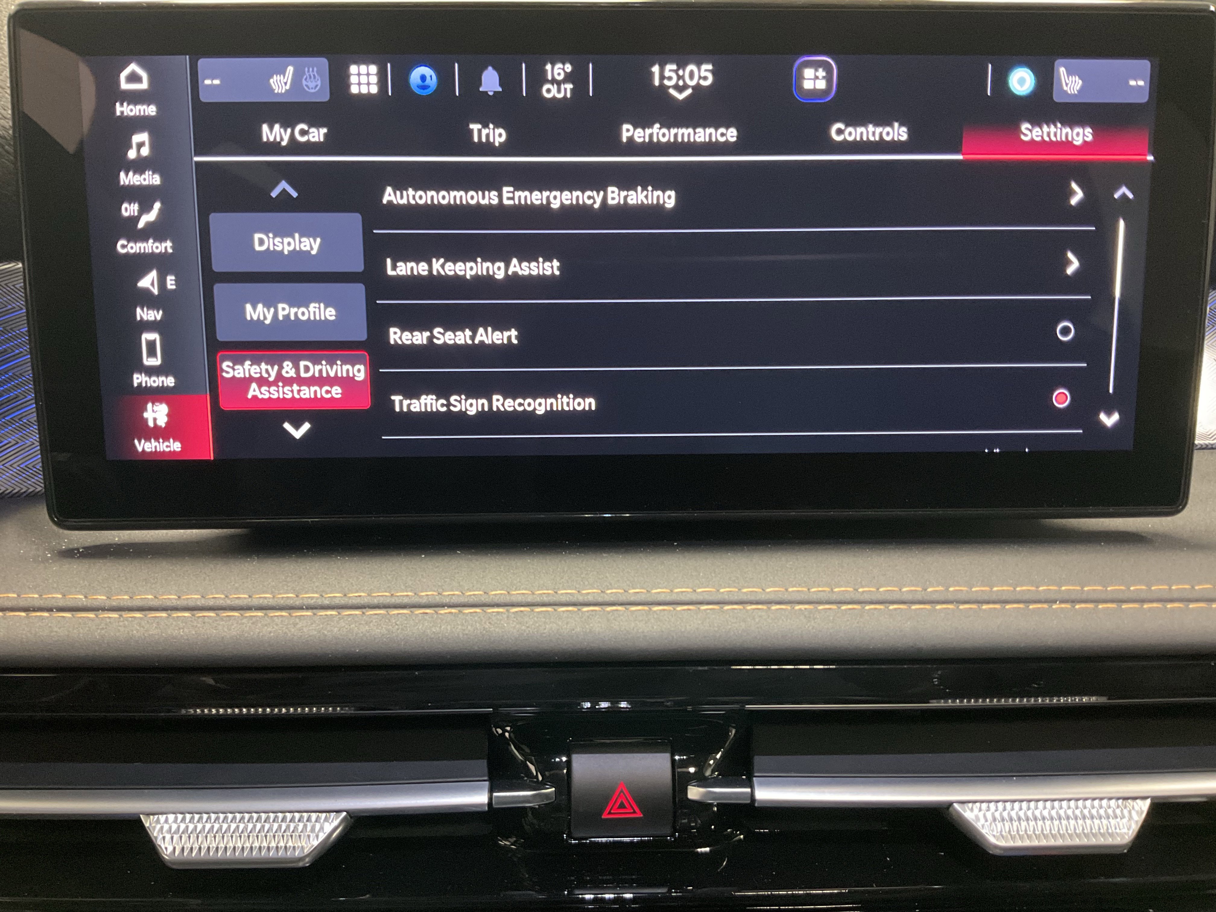New 2026 Alfa Romeo Tonale w/ Black Premium Package image 6