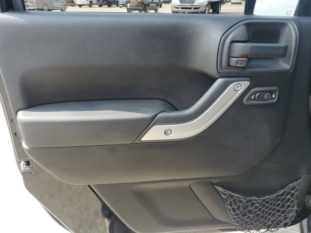 Used 2011 Jeep Wrangler Unlimited Sahara w/ Dual Top Group AWD/4WD image 21