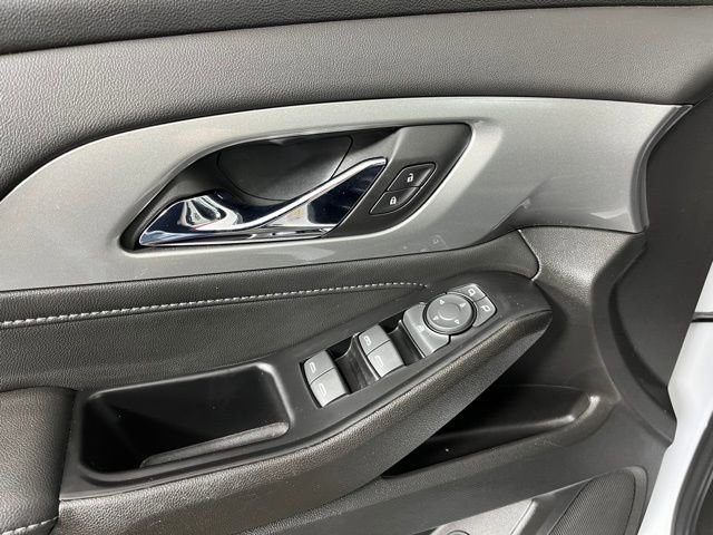 Used 2023 Chevrolet Traverse LT image 16