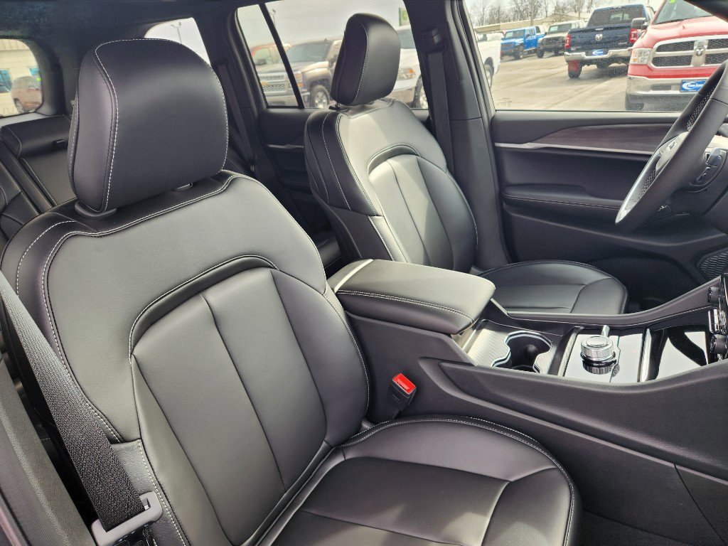 Used 2025 Jeep Grand Cherokee Limited w/ Trailer Tow Package image 18