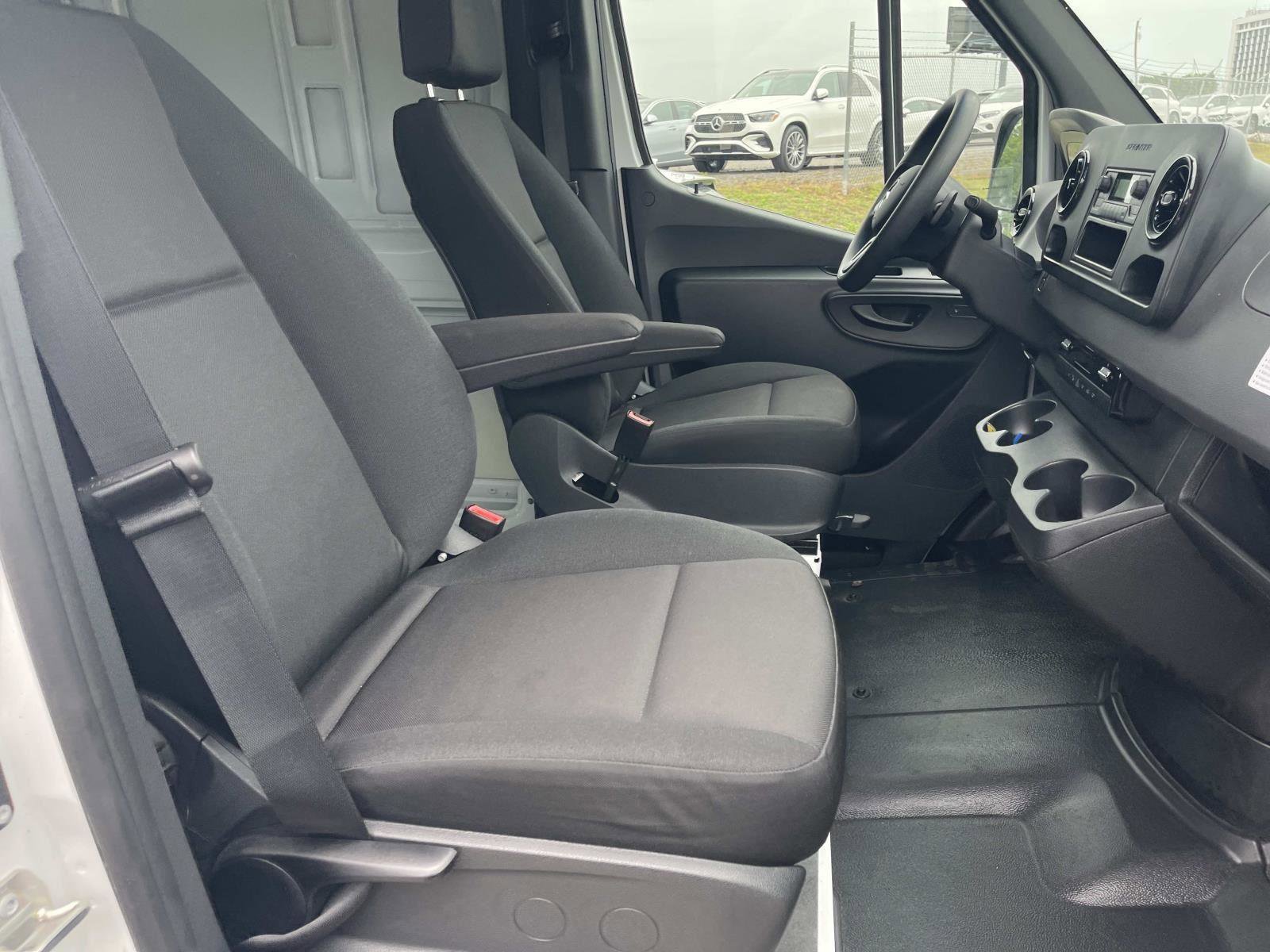 Used 2024 Mercedes-Benz Sprinter 2500 image 16