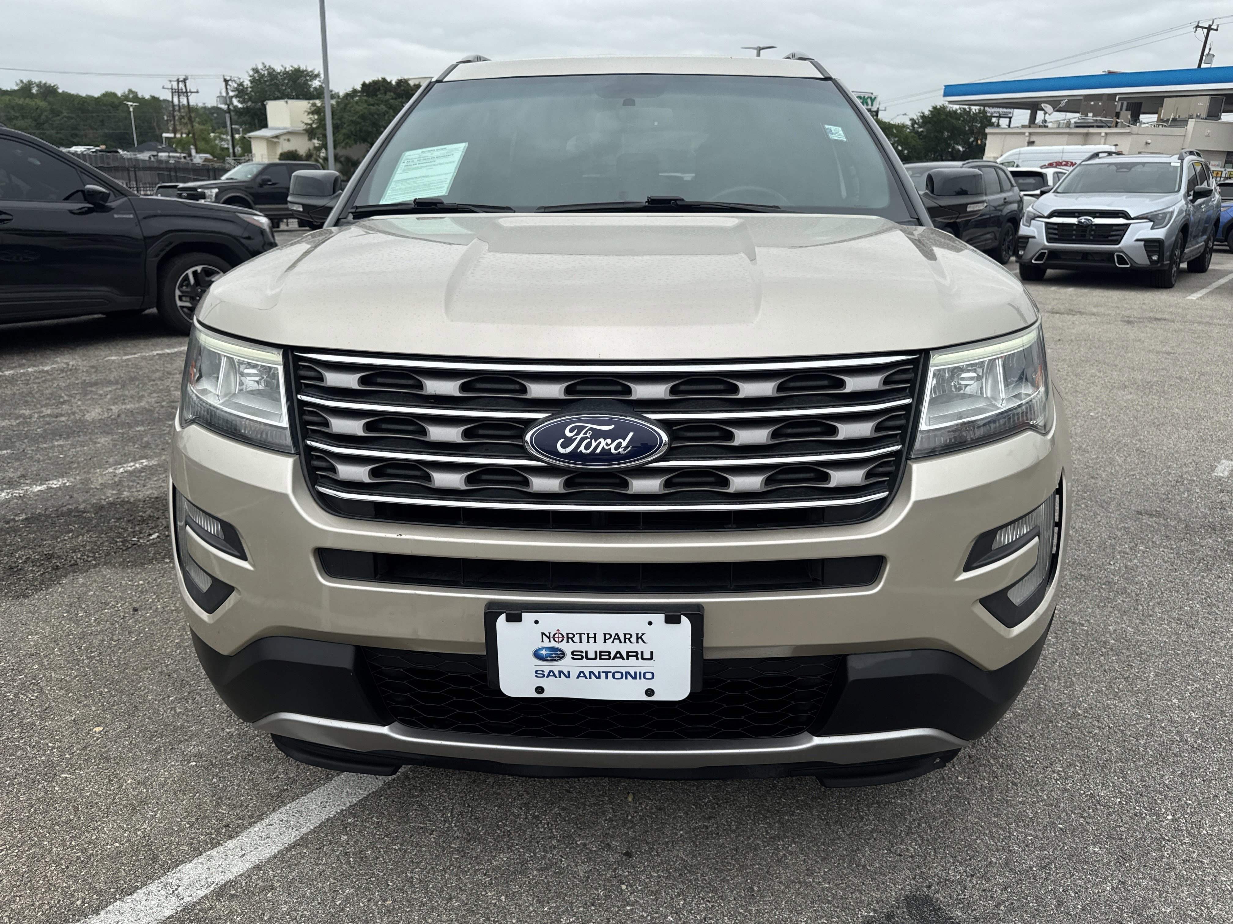 Used 2017 Ford Explorer XLT w/ Equipment Group 201A FWD image 8