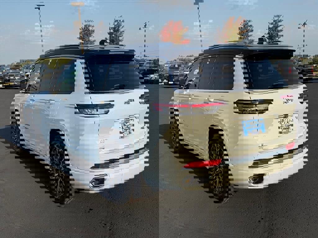 Used 2024 Jeep Grand Cherokee L Summit image 3