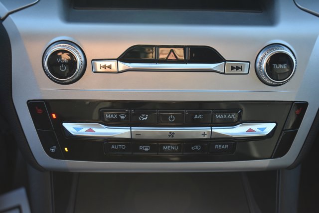 Used 2022 Ford Explorer XLT w/ Equipment Group 202A image 29