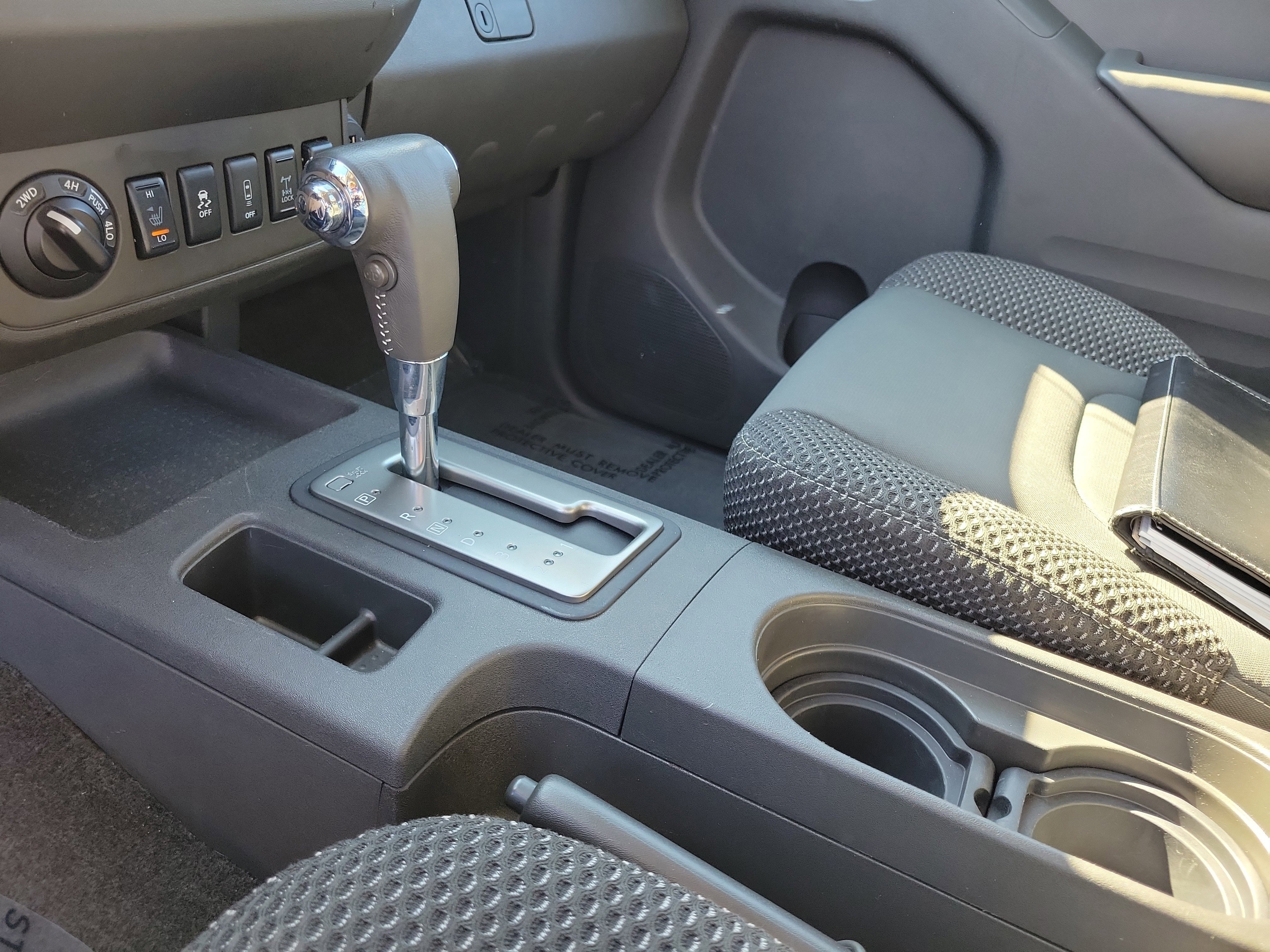 Used 2018 Nissan Frontier PRO-4X image 28