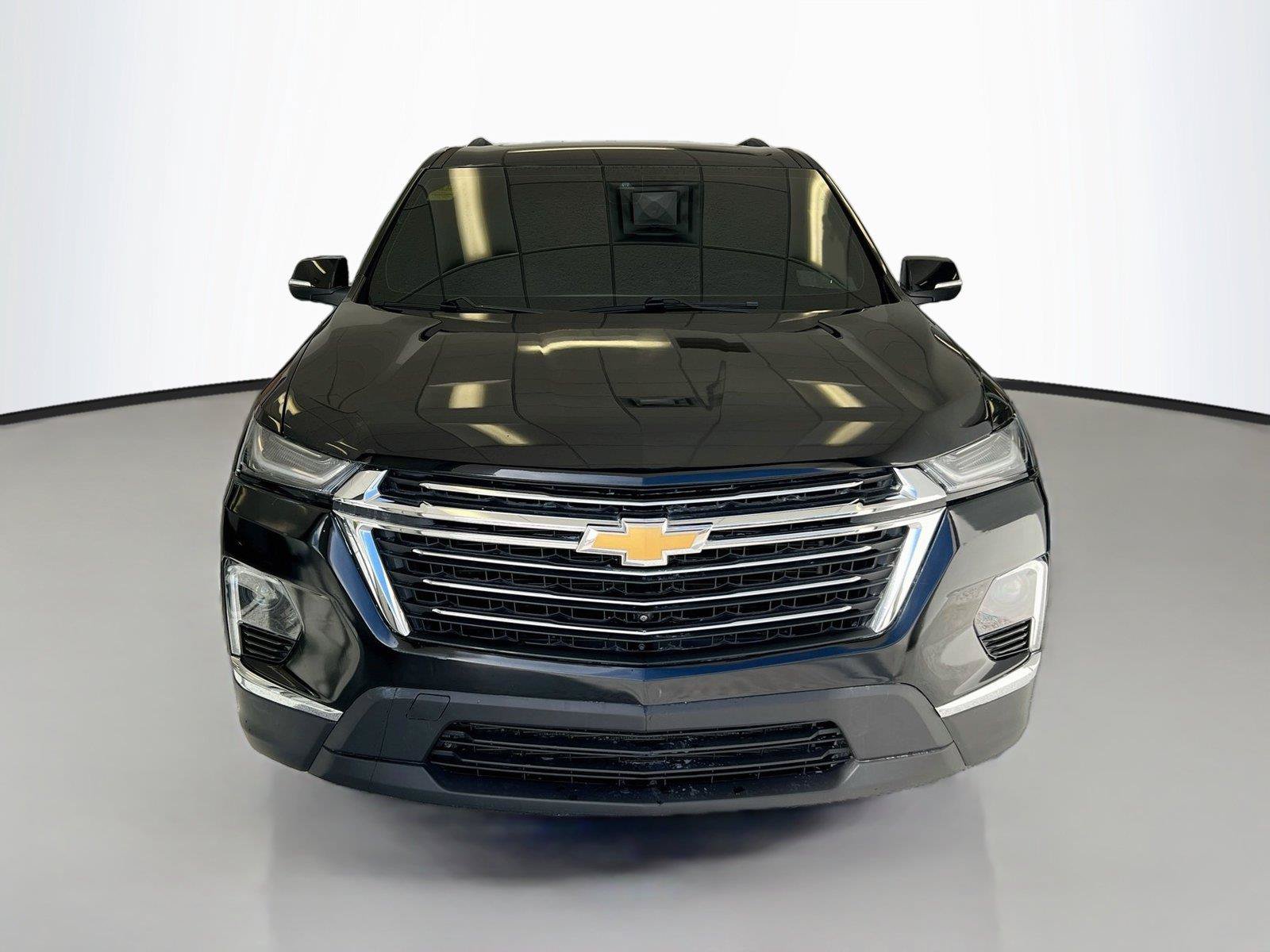 Used 2023 Chevrolet Traverse LT w/ LT Premium Package AWD/4WD image 3