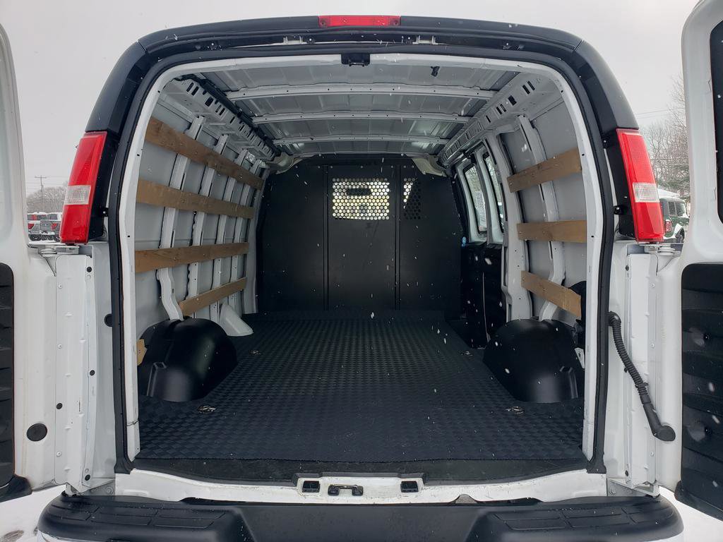 Used 2024 GMC Savana 2500 w/ Driver Convenience Package RWD image 5
