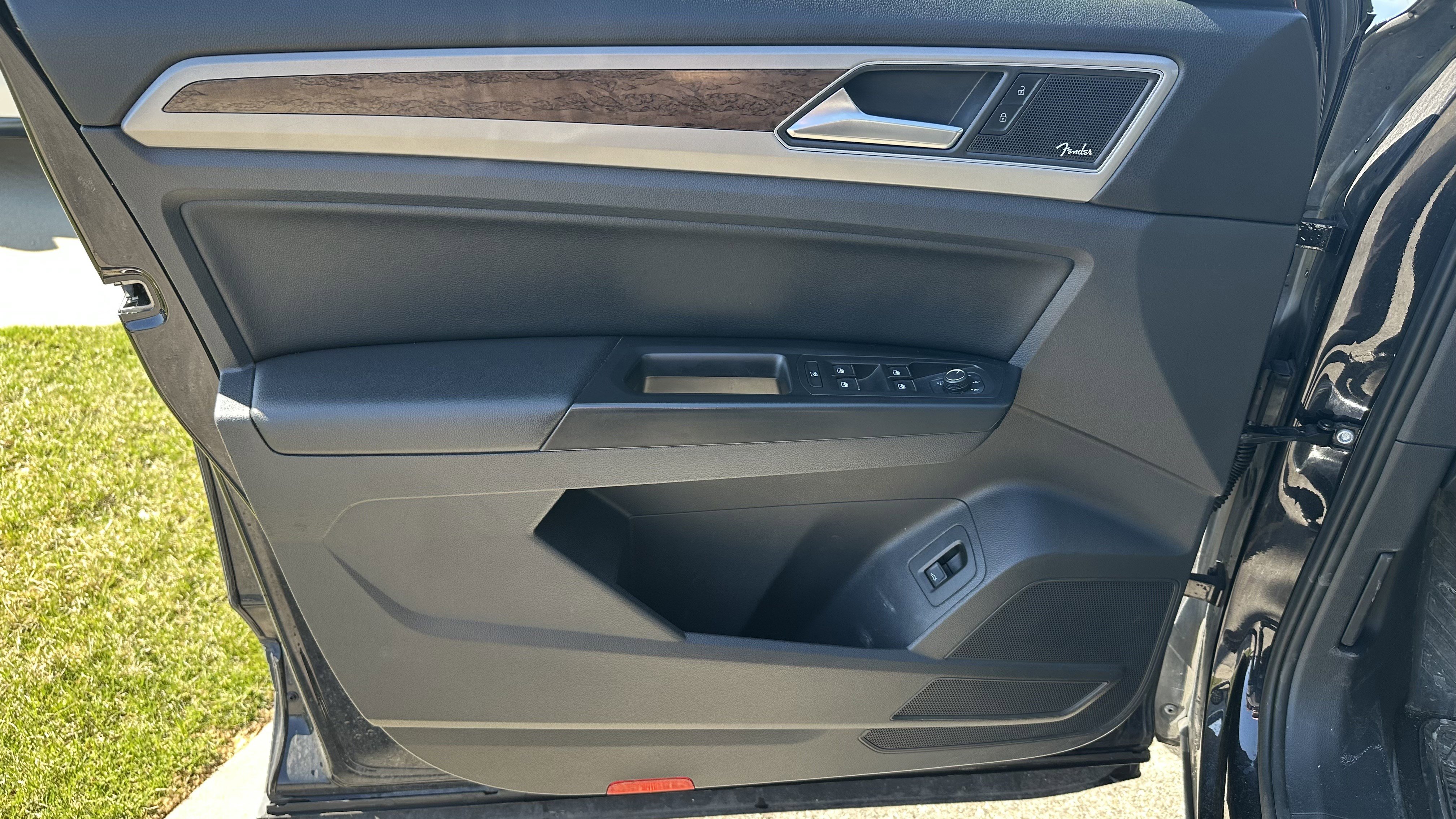 Used 2019 Volkswagen Atlas SEL Premium image 16