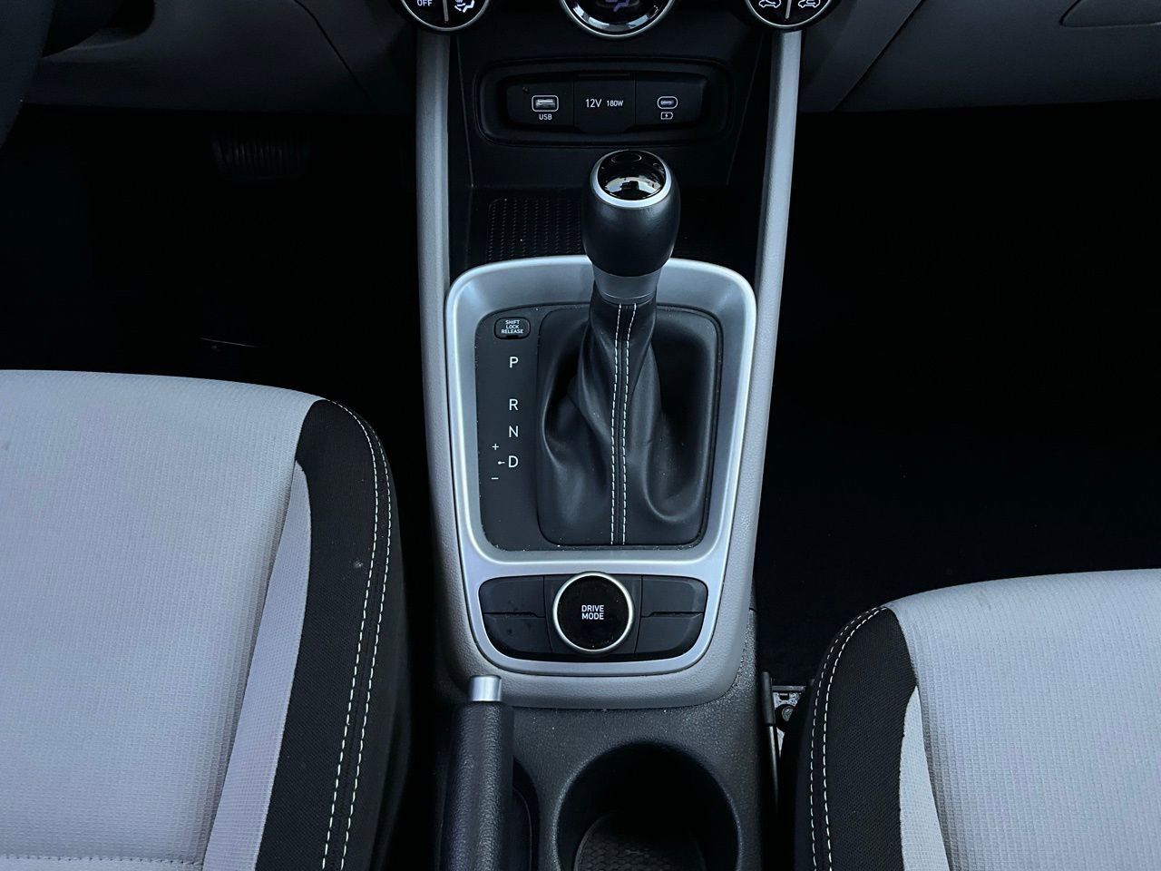 Used 2025 Hyundai Venue SEL image 14