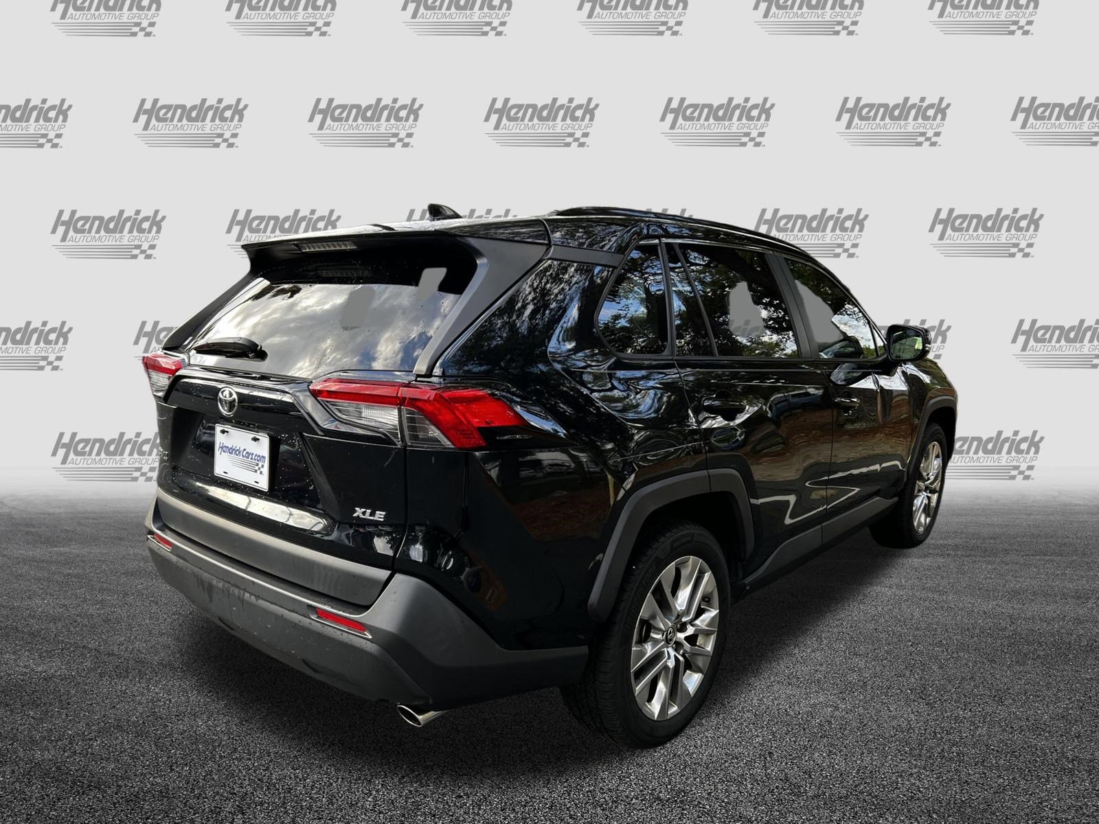 Used 2019 Toyota RAV4 XLE Premium image 9