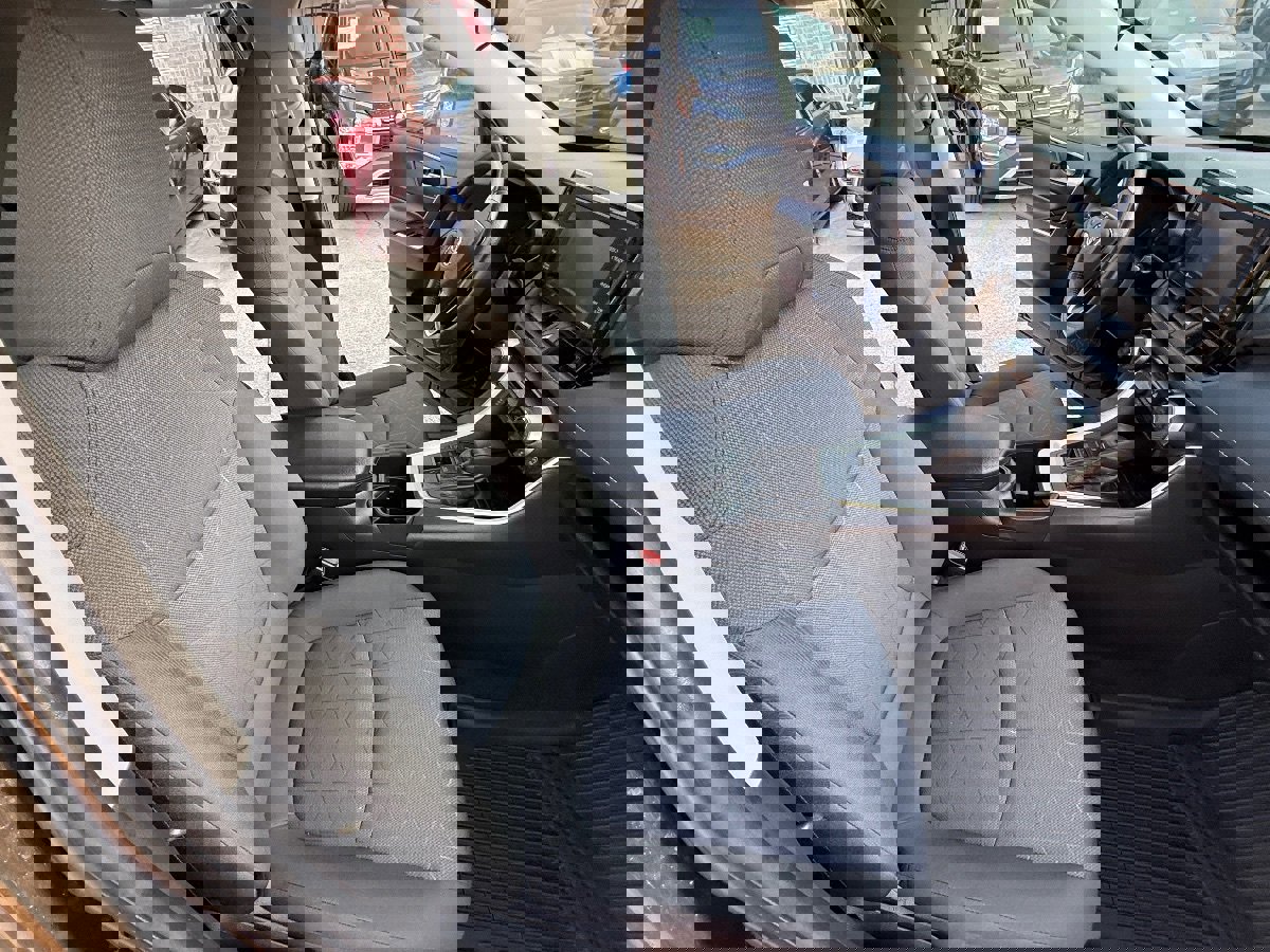 Used 2022 Toyota RAV4 XLE image 17