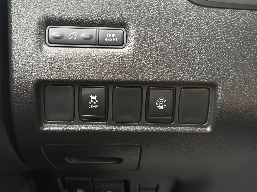 Certified 2024 Nissan Murano SV w/ SV Midnight Edition Package FWD image 25