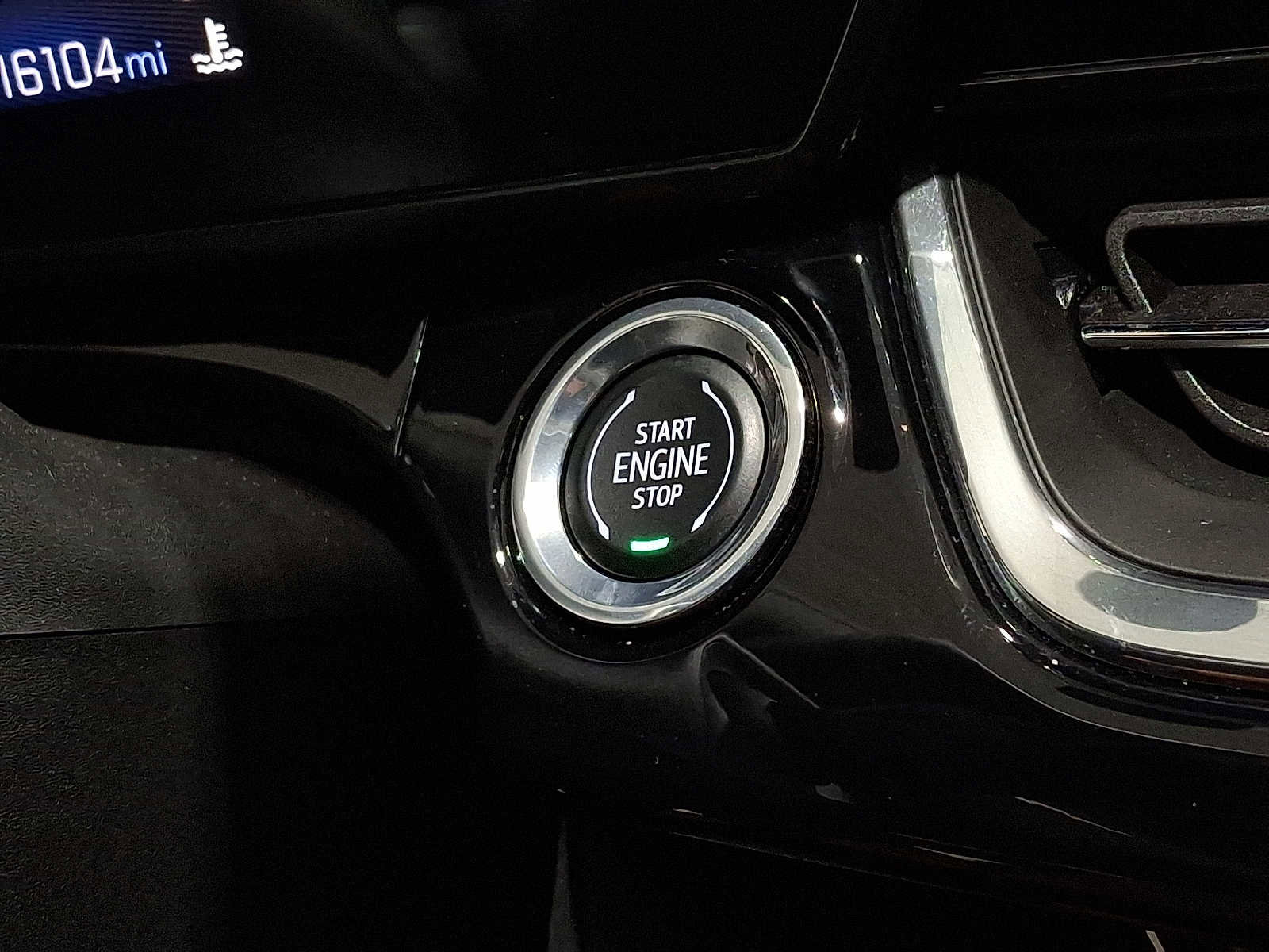 Used 2024 Chevrolet Trax RS w/ Sunroof Package image 23