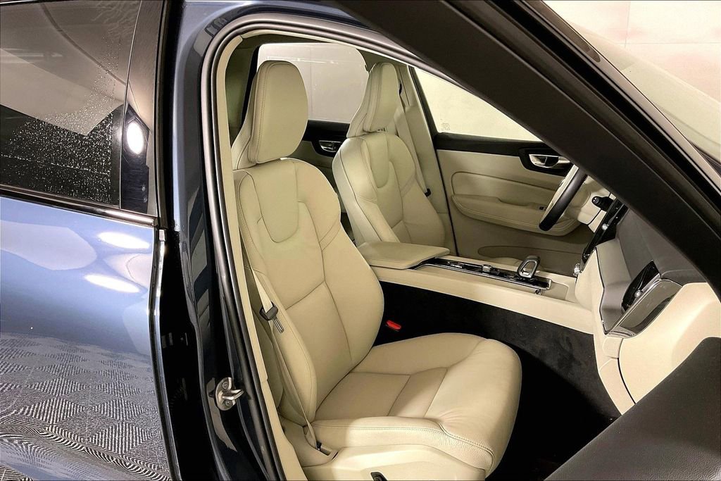 Used 2025 Volvo XC60 B5 Plus w/ Protection Package Premier image 6