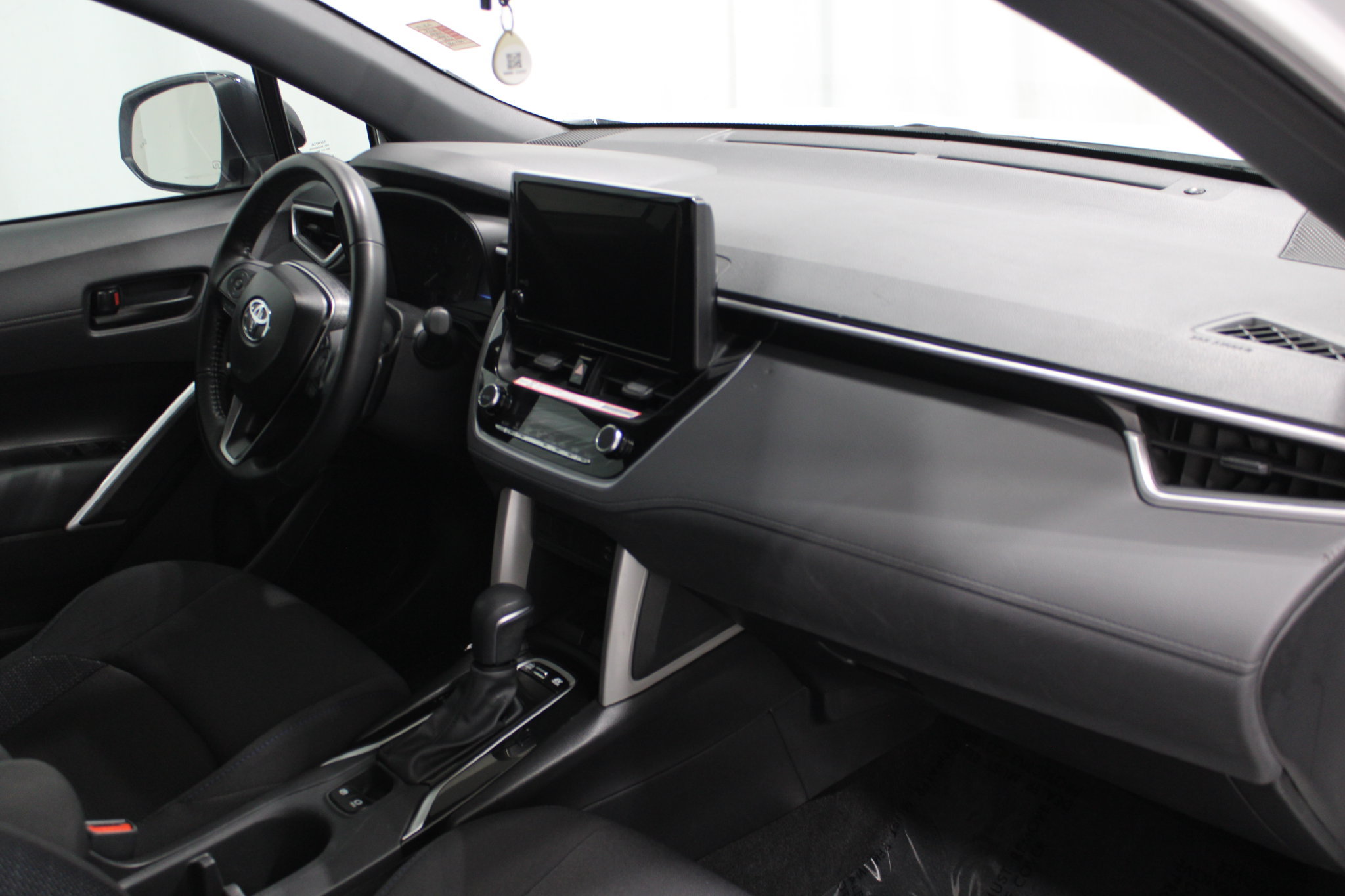 Used 2025 Toyota Corolla Cross AWD Hybrid image 22