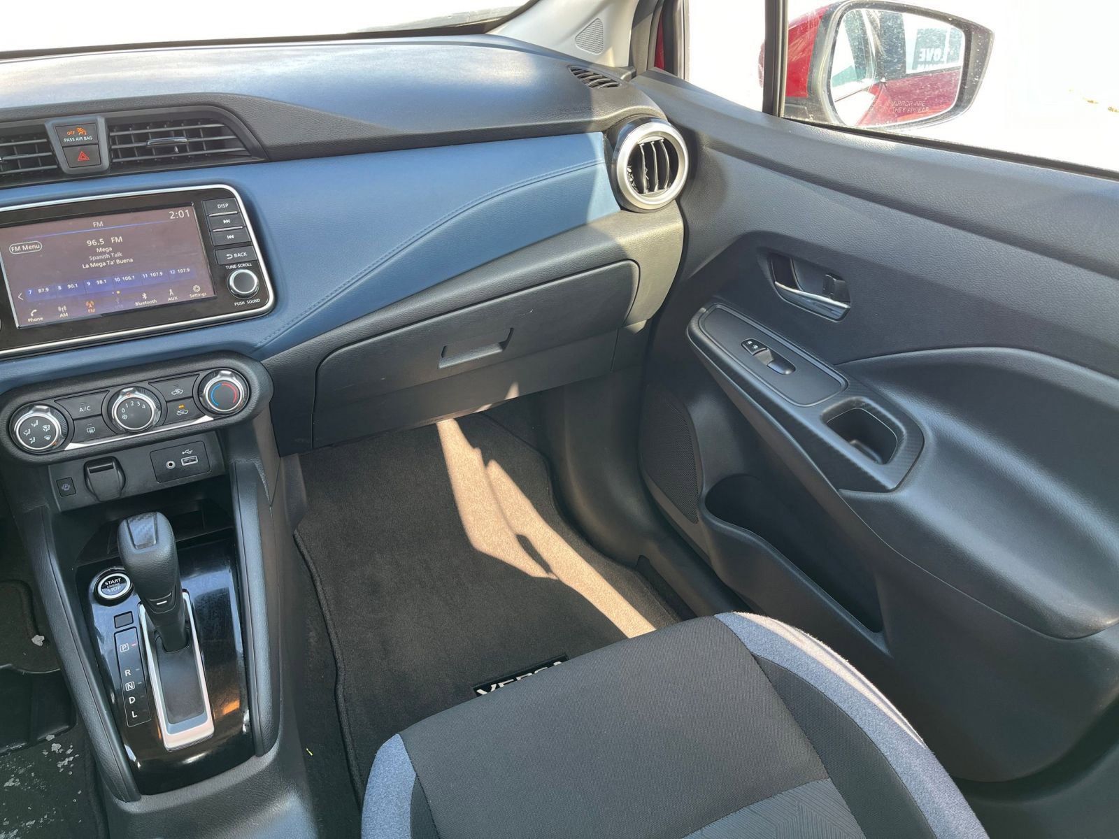 Used 2025 Nissan Versa SV image 31