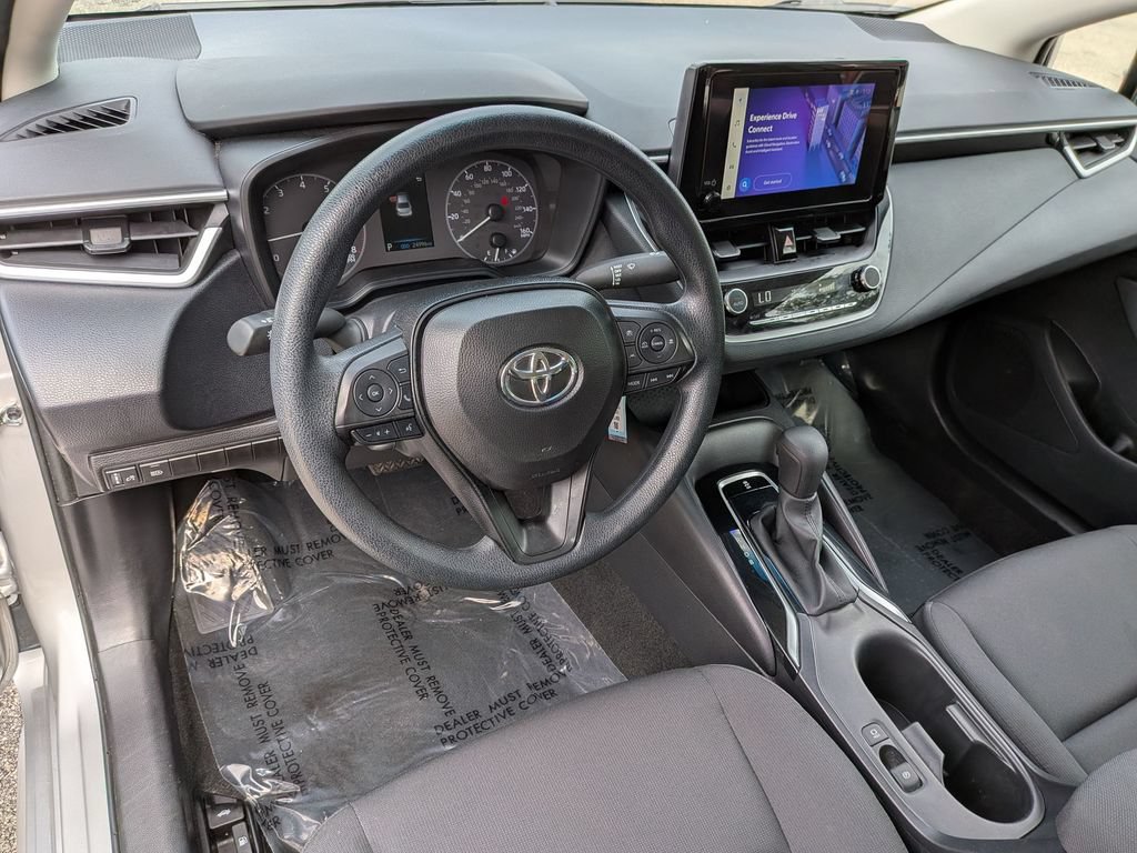 Used 2025 Toyota Corolla LE FWD image 16