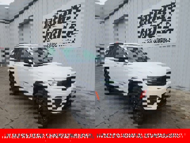 New 2025 Jeep Grand Cherokee Altitude image 1