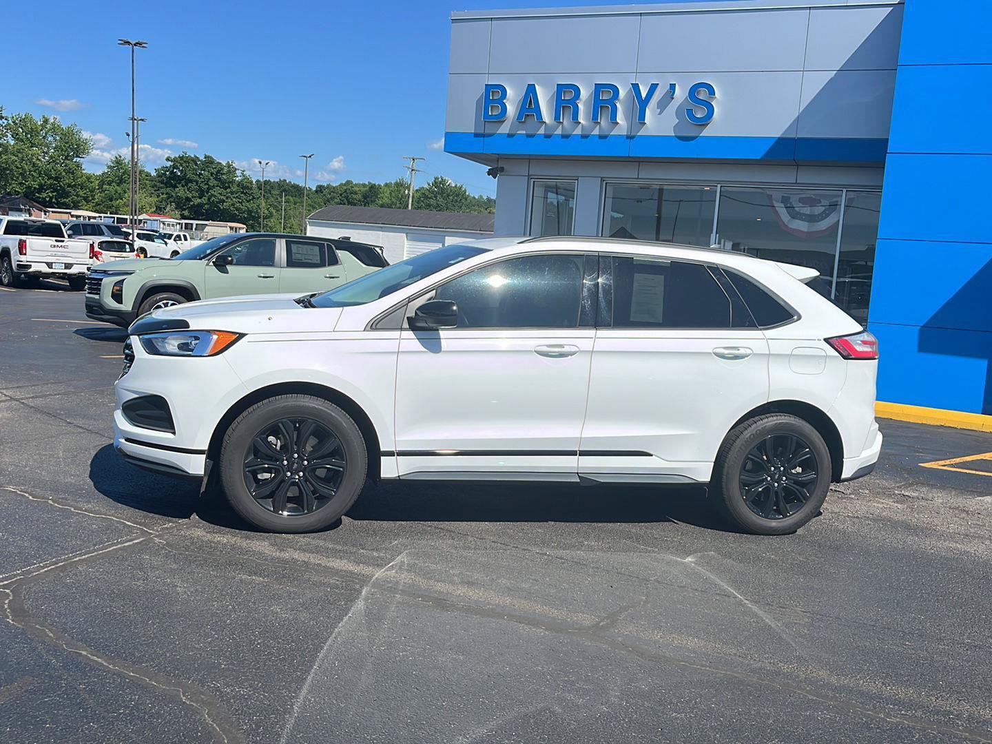 Used 2024 Ford Edge SE w/ Black Appearance Package AWD/4WD image 2