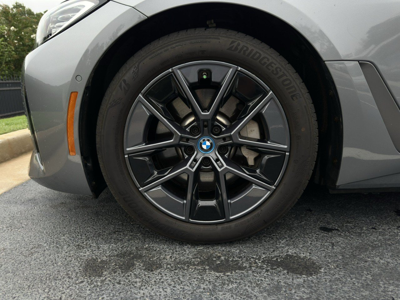 Used 2023 BMW i4 eDrive40 RWD image 13