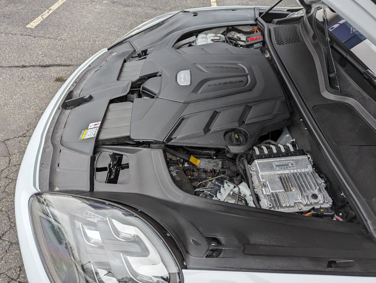 Used 2023 Porsche Cayenne Platinum Edition image 51