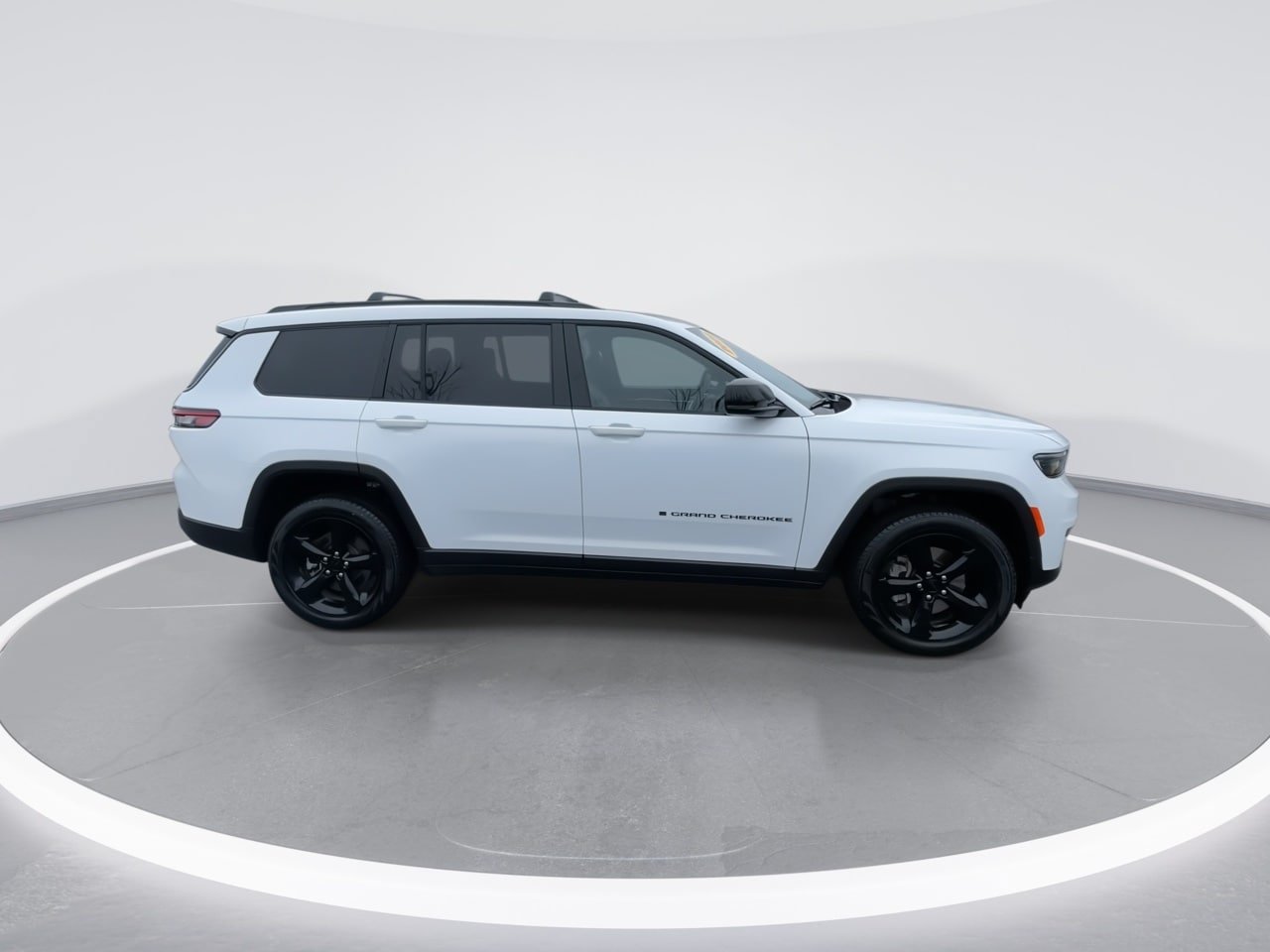 Used 2025 Jeep Grand Cherokee L Limited w/ Black Appearance Package AWD/4WD image 23