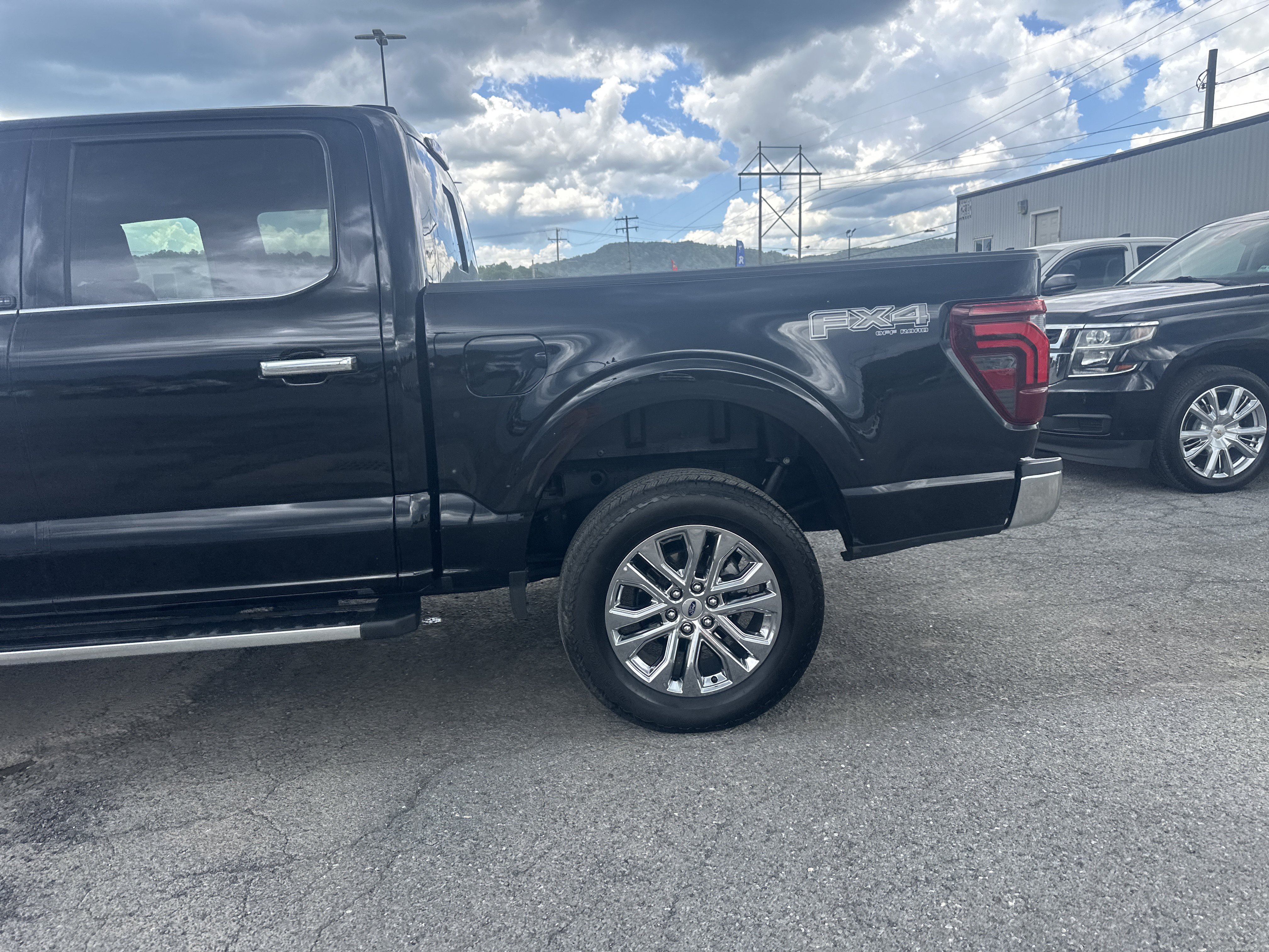 Used 2025 Ford F150 Lariat w/ Equipment Group 501A Mid AWD/4WD image 4