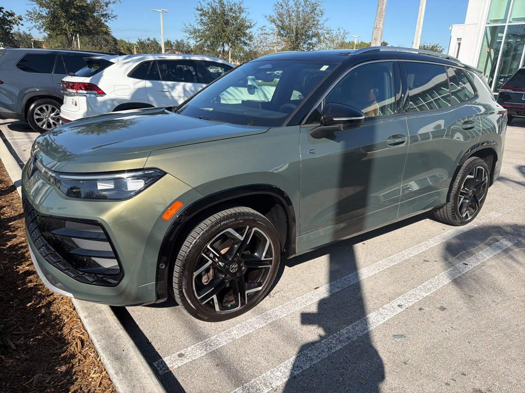 Used 2025 Volkswagen Tiguan SEL R-Line