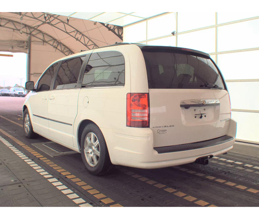 Used 2009 Chrysler Town & Country Touring image 8