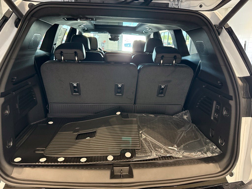 New 2027 GMC Acadia Denali Ultimate w/ LPO, Floor Liner Package AWD/4WD image 20
