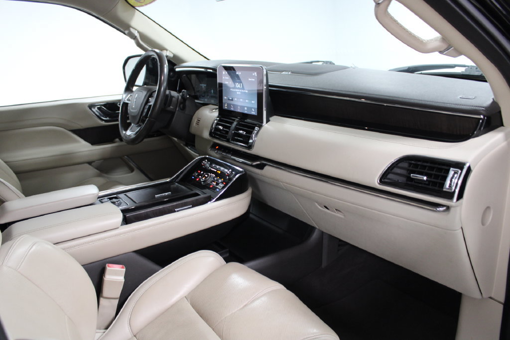 Used 2018 Lincoln Navigator Select RWD image 31