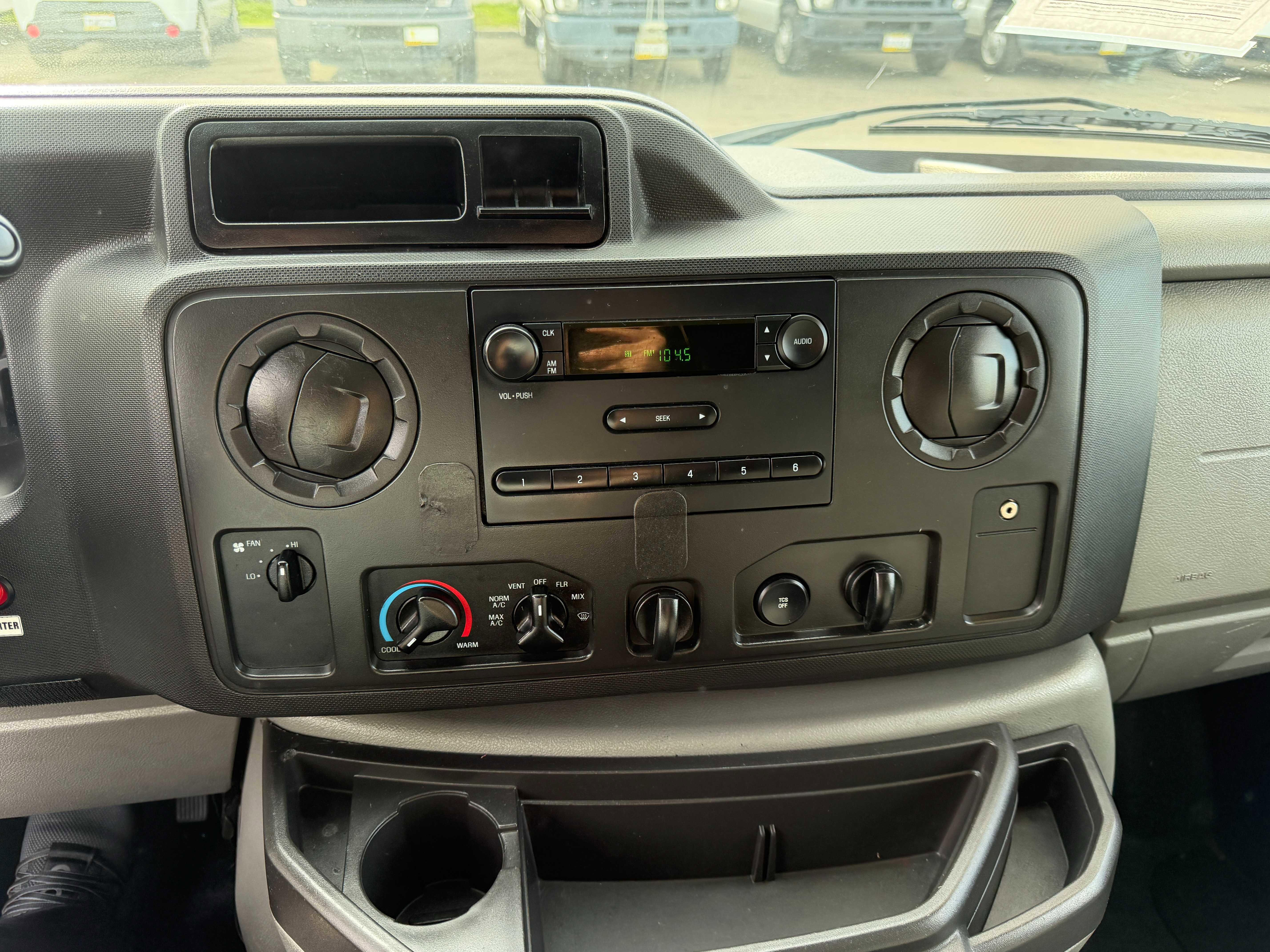 Used 2013 Ford E-150 and Econoline 150 RWD image 22