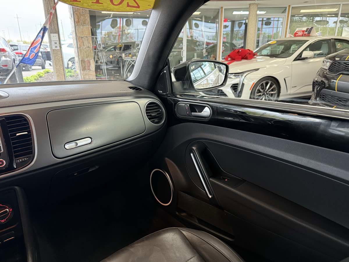 Used 2014 Volkswagen Beetle R-Line FWD image 35