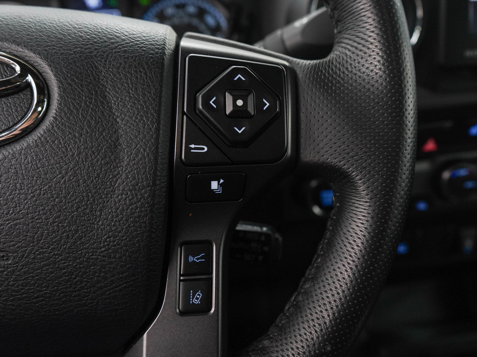 Used 2019 Toyota Tacoma TRD Off-Road AWD/4WD image 26