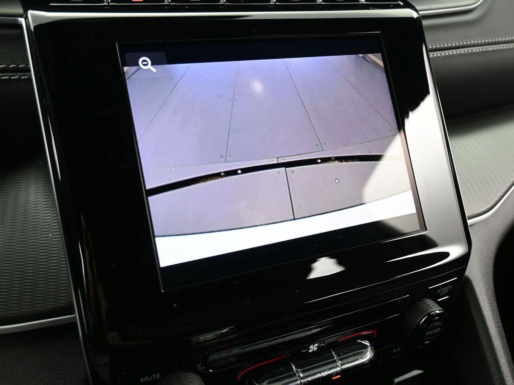 Used 2025 Jeep Grand Cherokee Laredo image 15