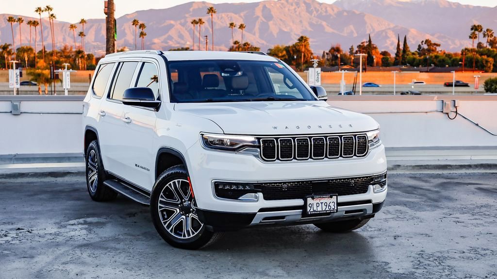 Certified 2024 Jeep Wagoneer Series II w/ Flexible Seating Group image 12