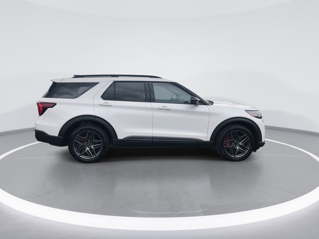 Used 2025 Ford Explorer ST-Line w/ ST-Line Street Pack AWD/4WD image 9
