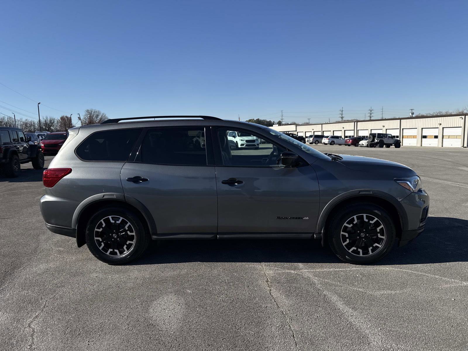 Used 2020 Nissan Pathfinder SL image 4