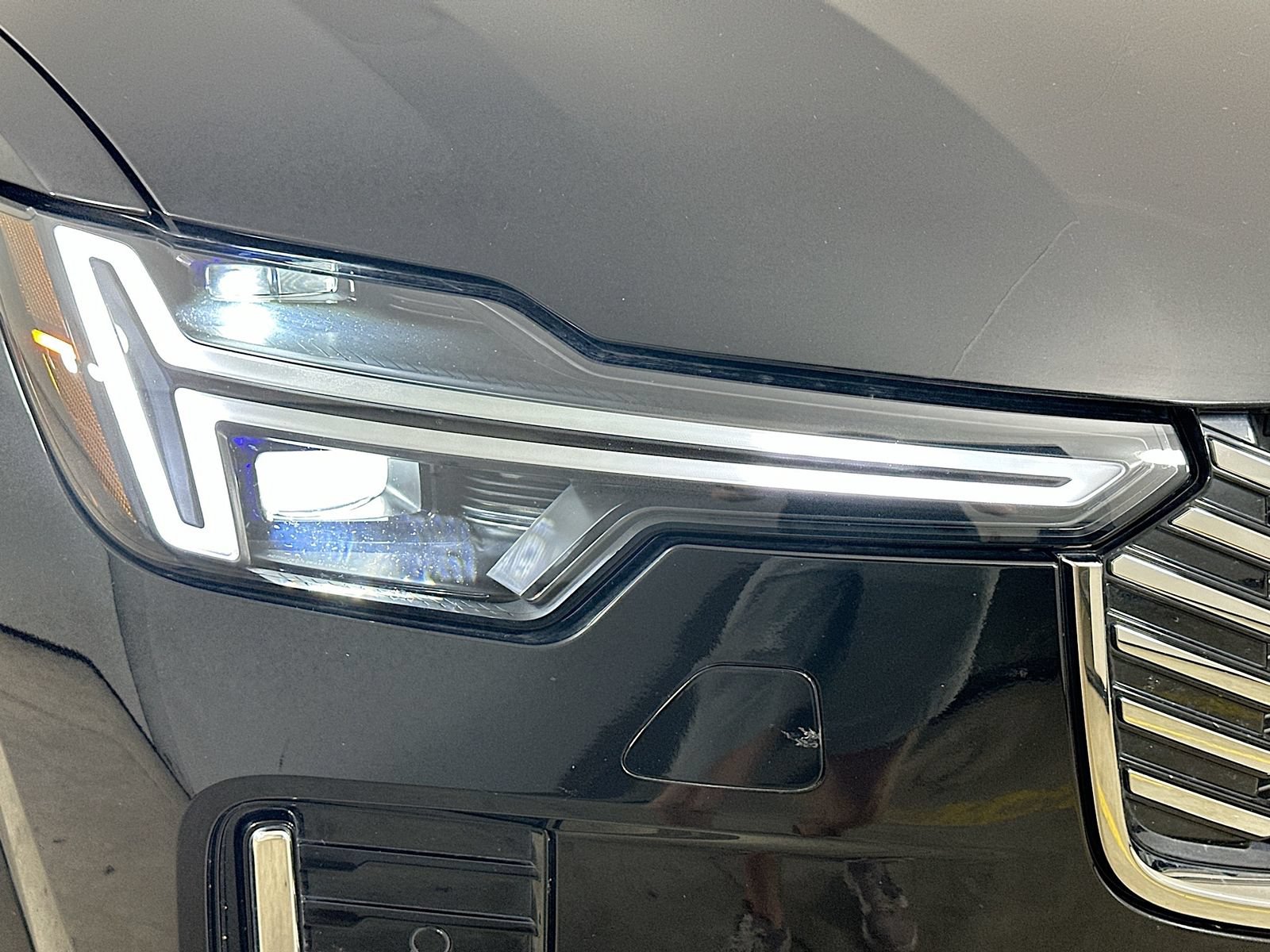 Used 2026 Volvo XC90 B6 Plus w/ Protection Package Premier AWD/4WD image 9