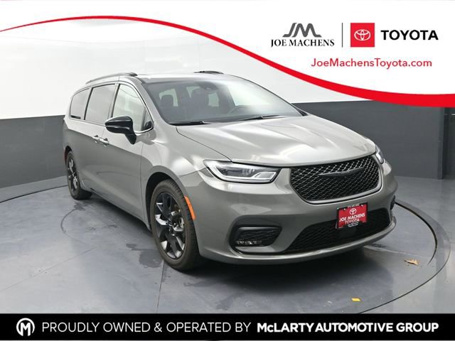 Used 2025 Chrysler Pacifica Limited