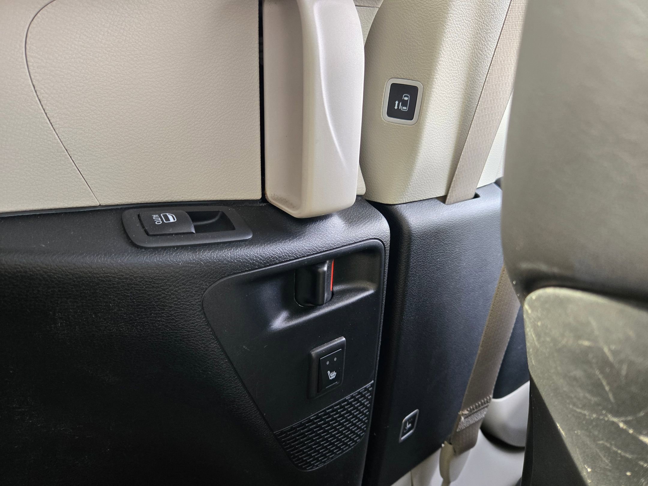 Used 2023 Chrysler Pacifica Limited image 32