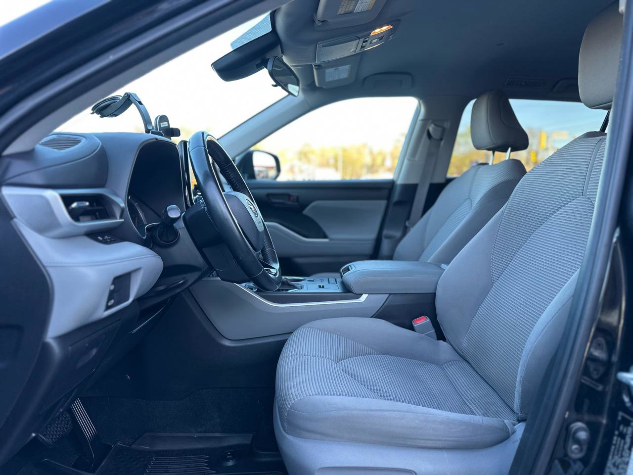 Used 2020 Toyota Highlander LE FWD image 10