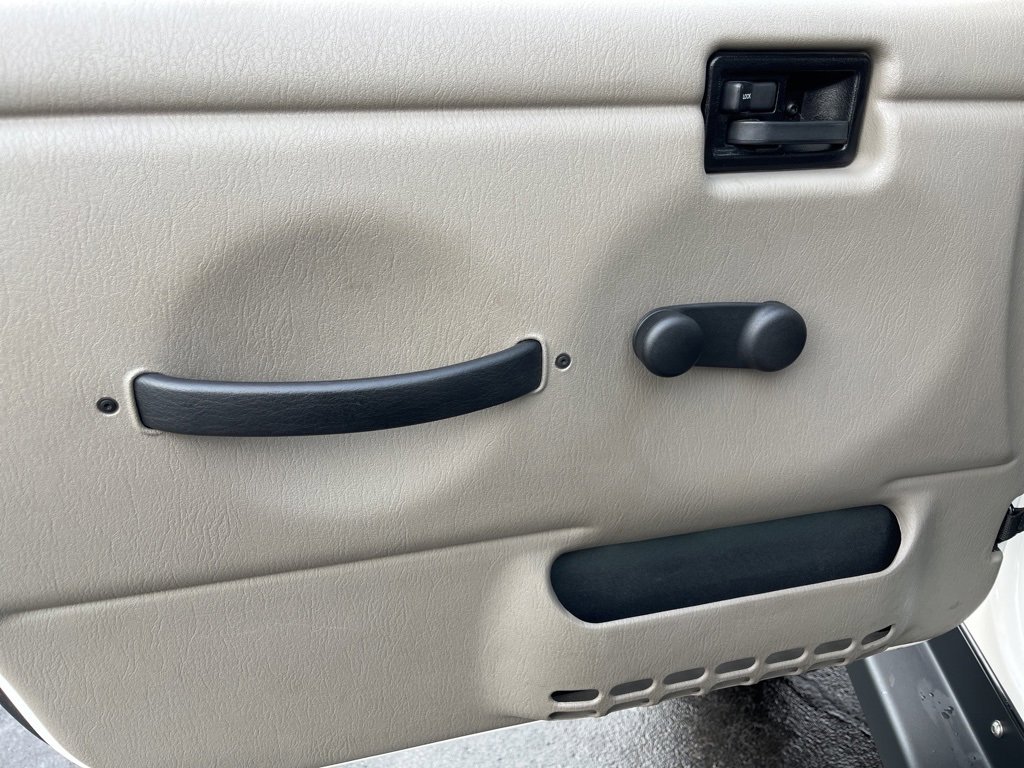 Used 2006 Jeep Wrangler Unlimited Rubicon image 27