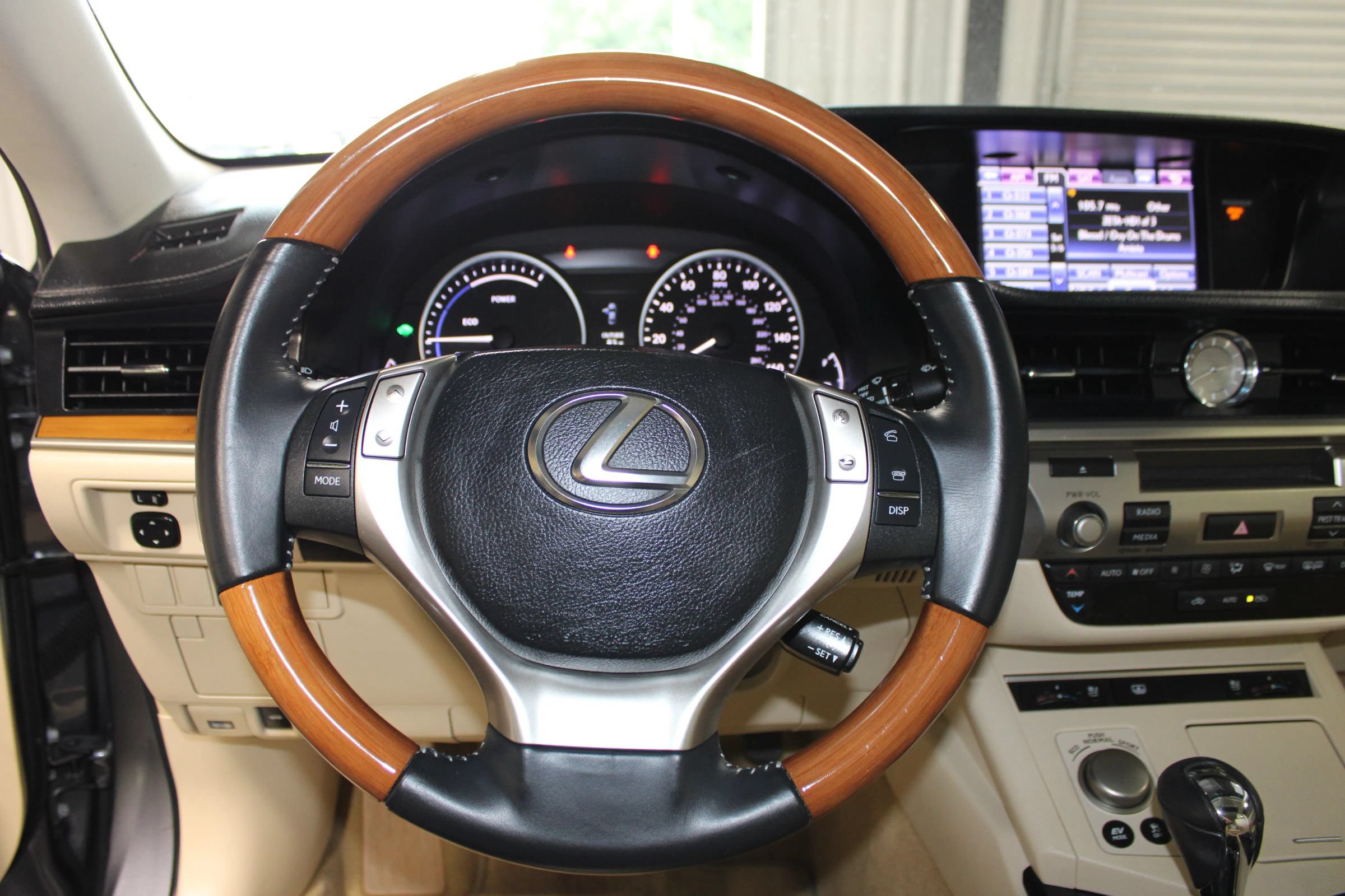 Used 2013 Lexus ES 300h w/ Luxury Pkg FWD image 10