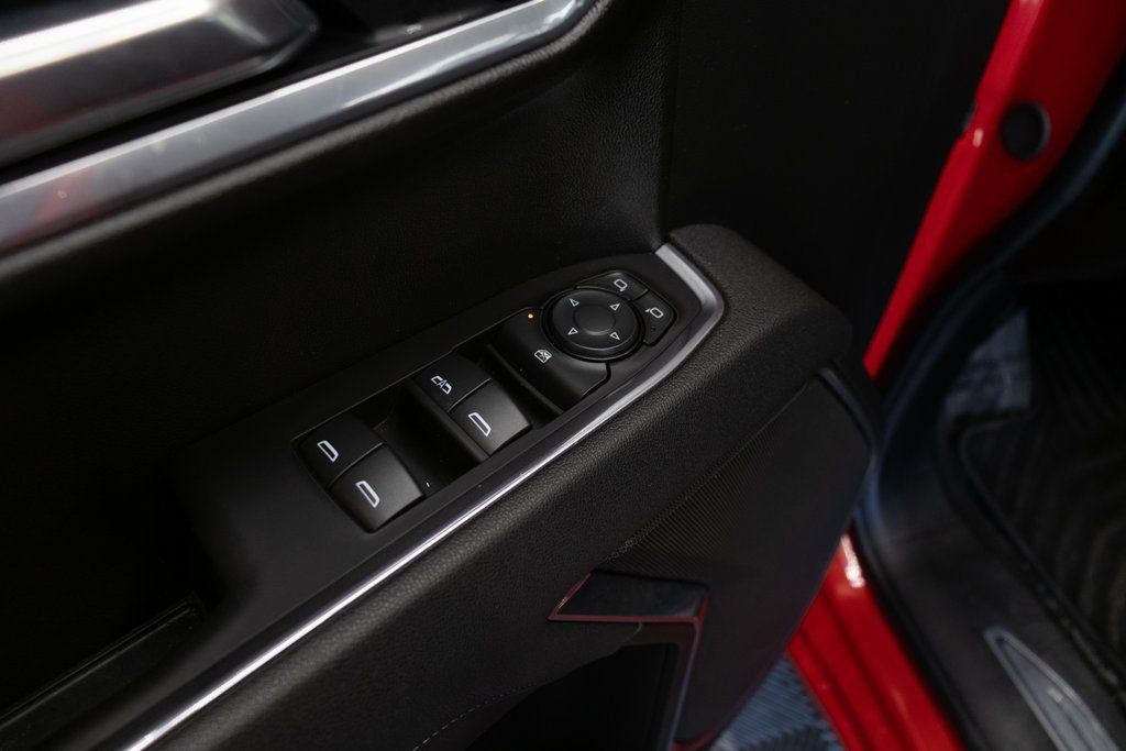 Used 2025 GMC Sierra 1500 Elevation image 17
