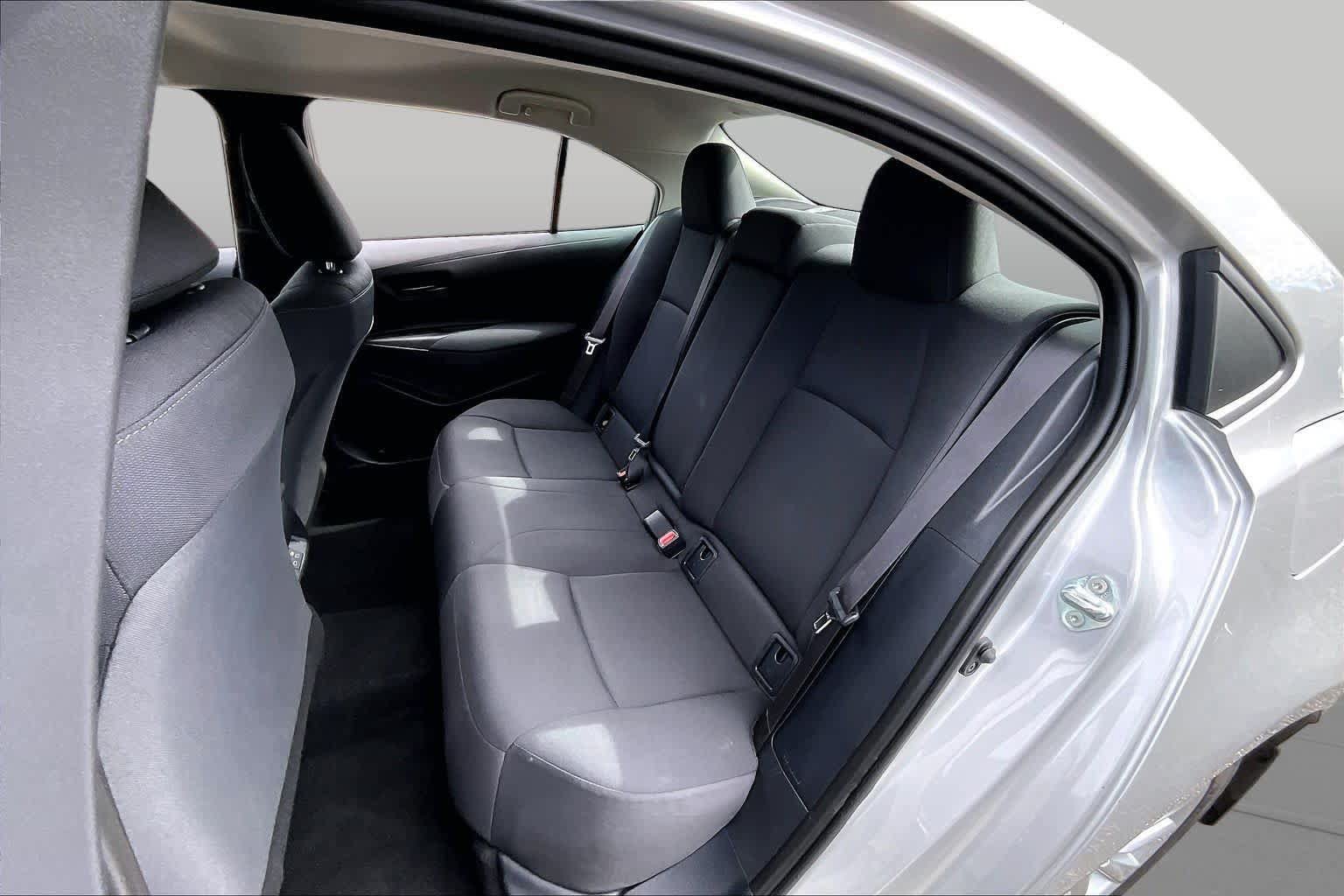 Used 2025 Toyota Corolla LE w/ LE Premium Package FWD image 19
